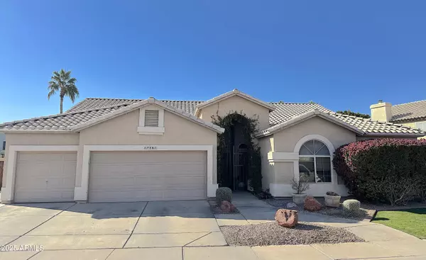 758 S LAGOON Drive, Gilbert, AZ 85233