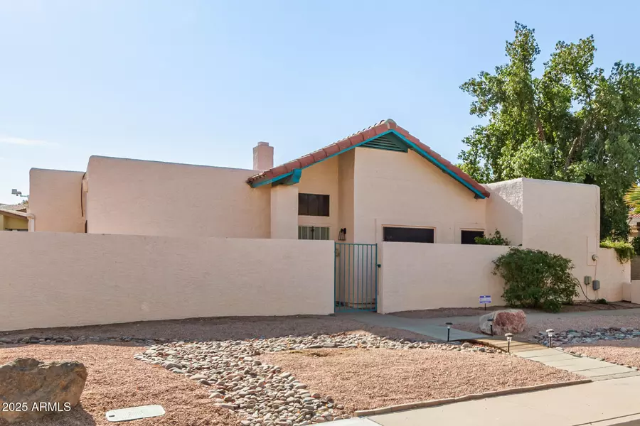 525 E GLENCOVE Street, Mesa, AZ 85203