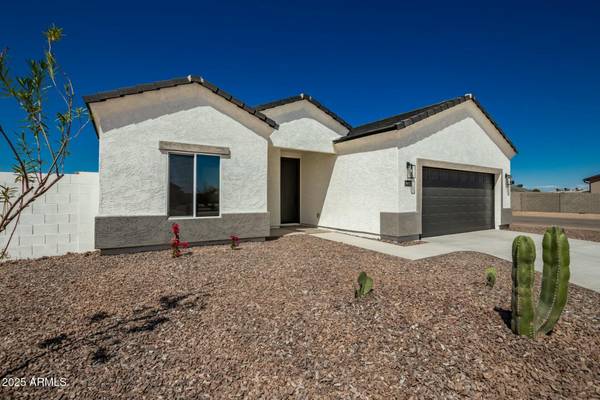 13717 S HUNTINGTON Road, Arizona City, AZ 85123