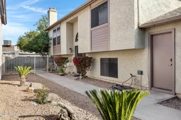 921 S VAL VISTA Drive #43, Mesa, AZ 85204