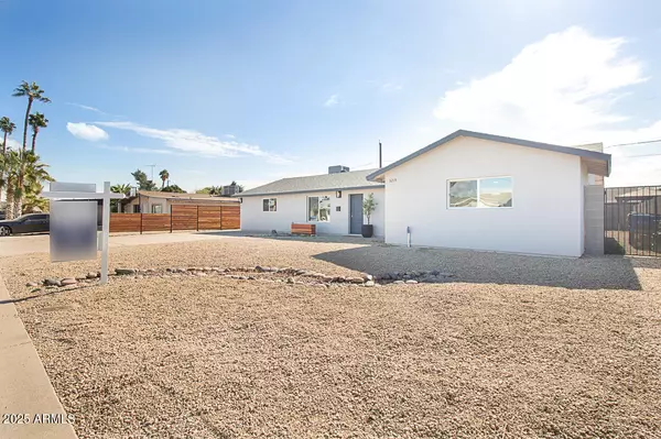 3215 E CAPTAIN DREYFUS Avenue, Phoenix, AZ 85032