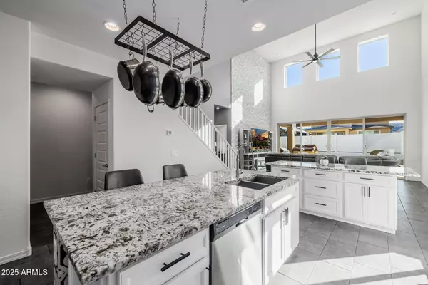 Phoenix, AZ 85042,2413 E ALTA VISTA Road