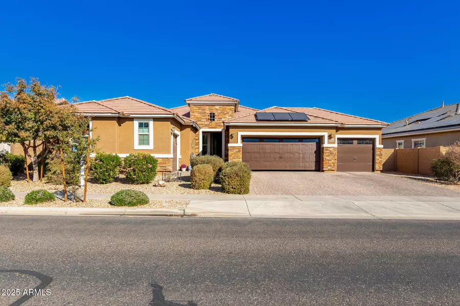 18904 W MERCER Lane, Surprise, AZ 85388