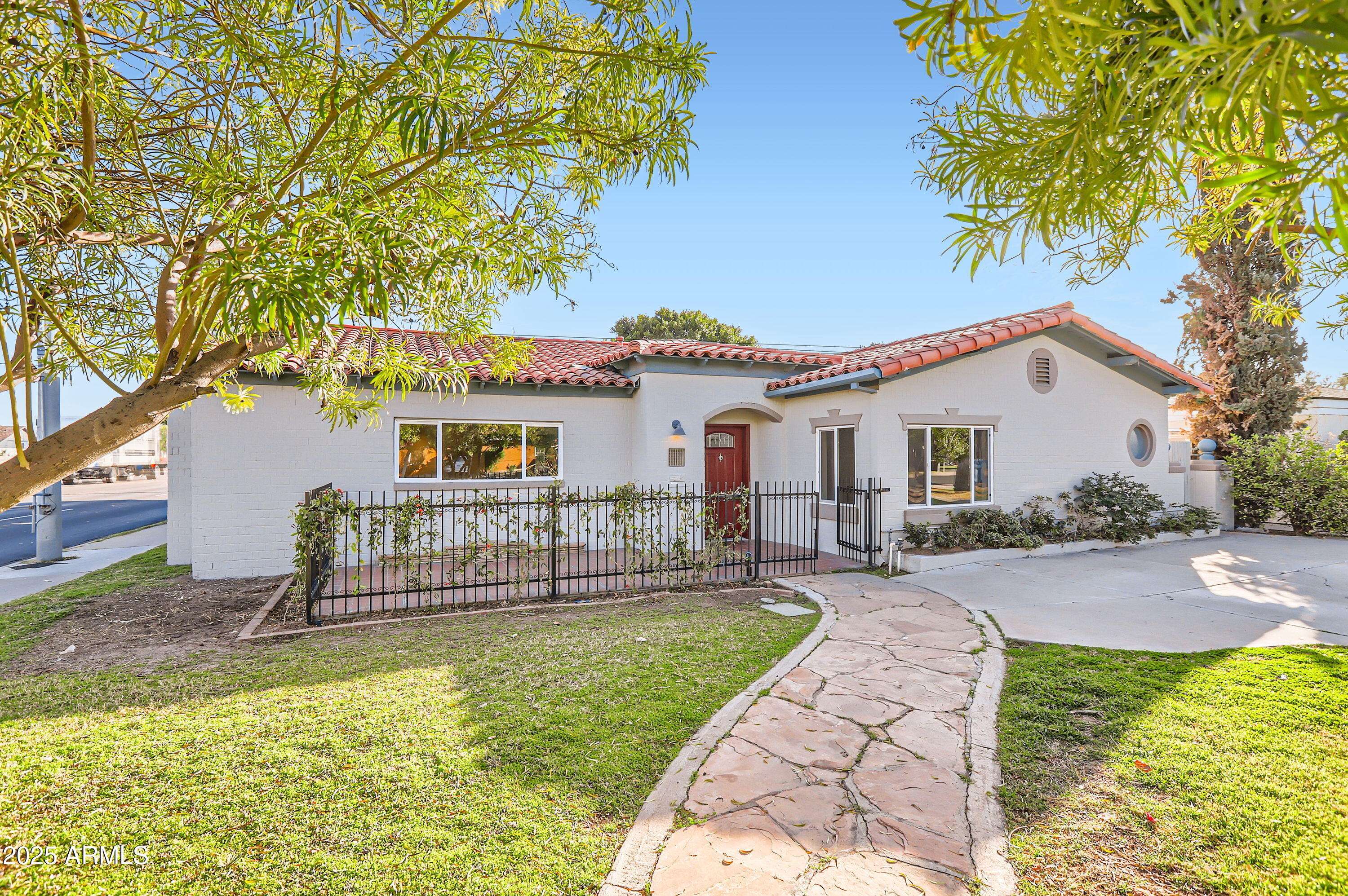 Phoenix, AZ 85007,701 W CAMBRIDGE Avenue
