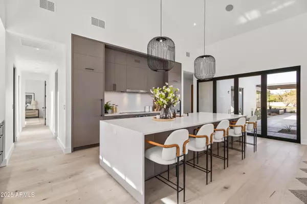 Scottsdale, AZ 85258,8255 E MORGAN Trail