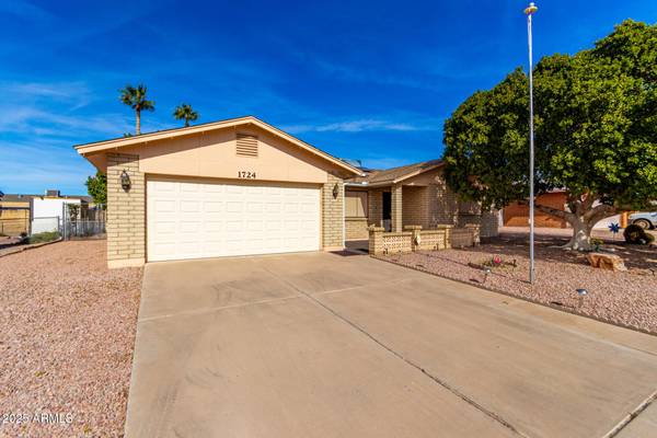 1724 W 15TH Avenue, Apache Junction, AZ 85120