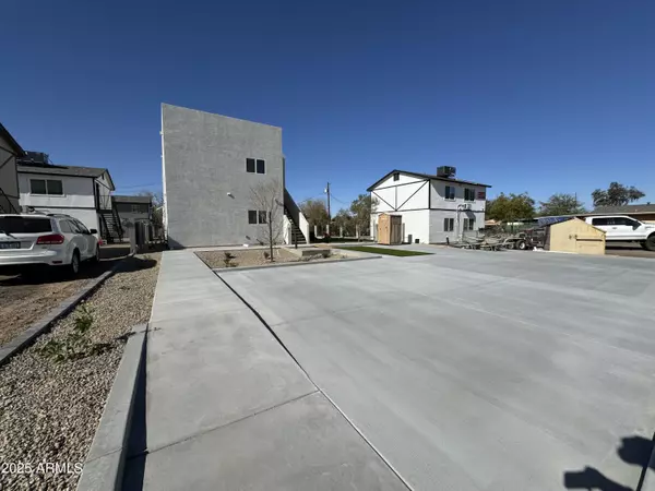 Phoenix, AZ 85042,6630 S 11th Street #1
