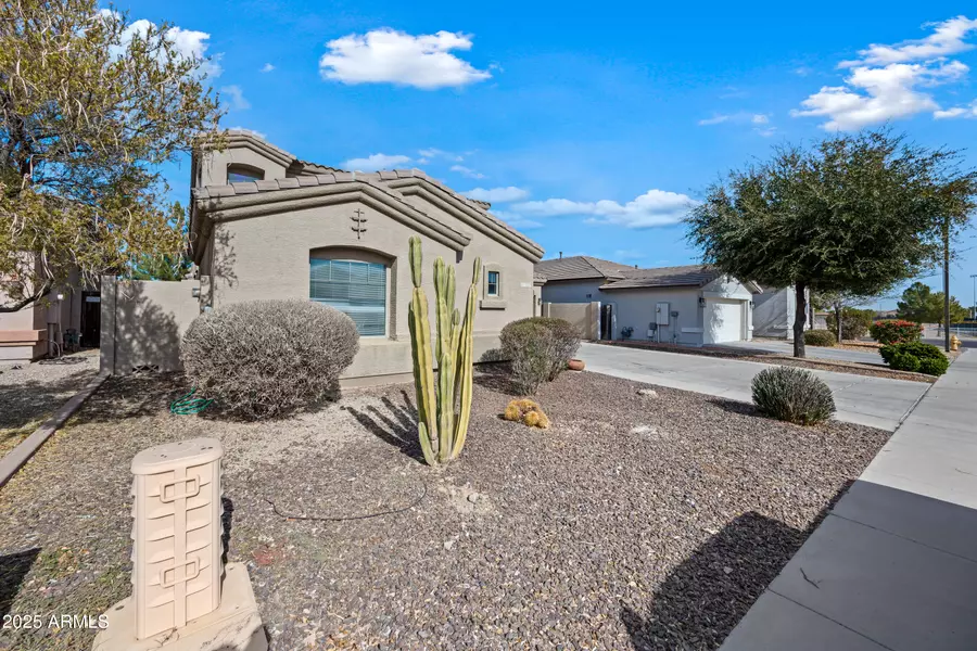 18016 W PARADISE Lane, Surprise, AZ 85388