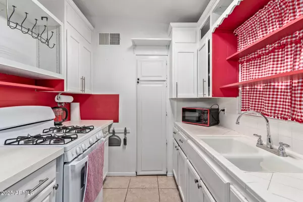 Mesa, AZ 85201,633 W 1ST Street