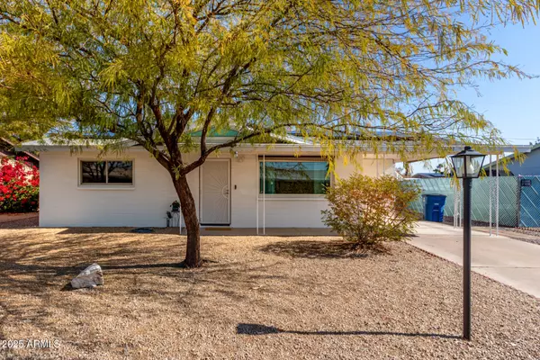 1121 S LAWTHER Drive, Apache Junction, AZ 85120