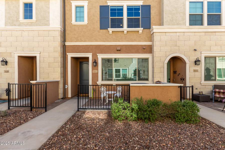 1852 E CHELSEA Lane #102, Gilbert, AZ 85295