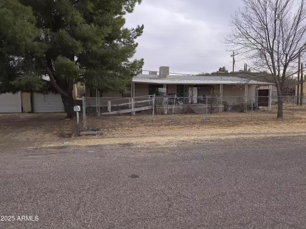 422 E APACHE Street, Huachuca City, AZ 85616