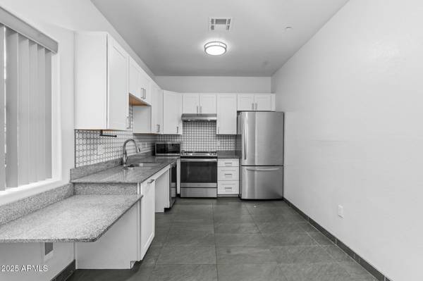 521 E MISSION Lane #4, Phoenix, AZ 85020