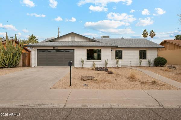 1644 W GRISWOLD Road, Phoenix, AZ 85021