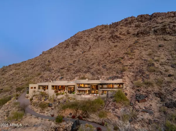 Paradise Valley, AZ 85253,5526 E ROADRUNNER Road