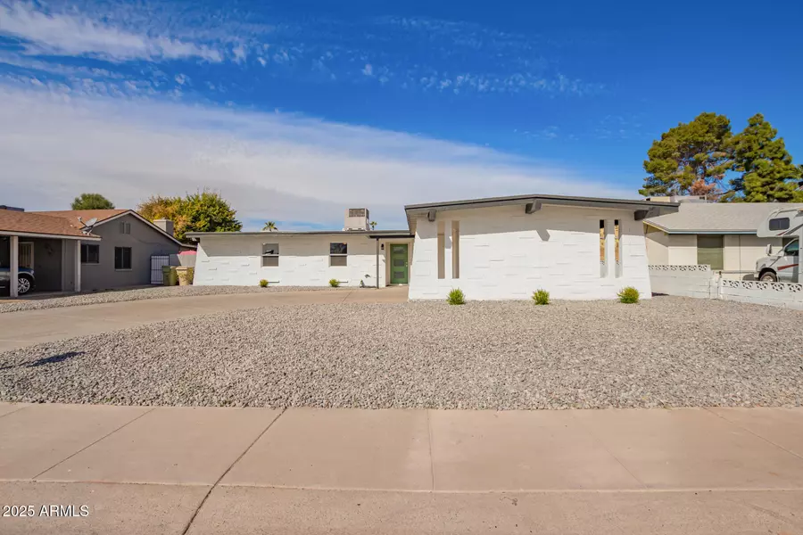 5528 W SUNNYSLOPE Lane, Glendale, AZ 85302