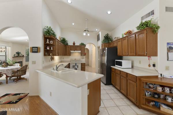 Chandler, AZ 85248,563 W CHAMPAGNE Drive