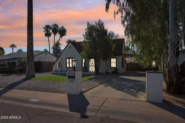 Phoenix, AZ 85016,2209 E WELDON Avenue