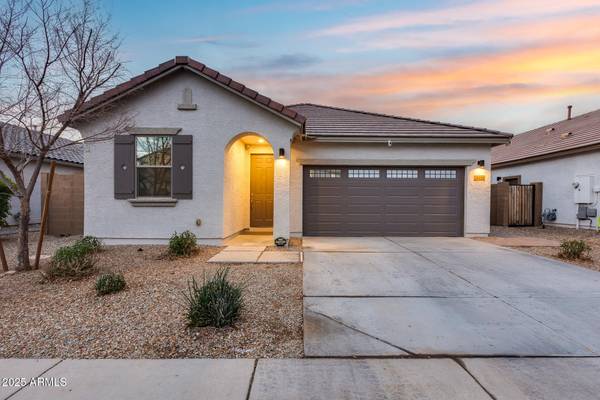 14355 W Desert Hollow Drive, Surprise, AZ 85387