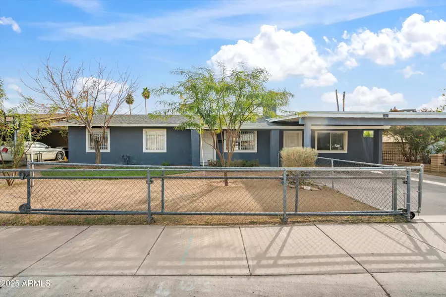 6015 W WHITTON Avenue, Phoenix, AZ 85033