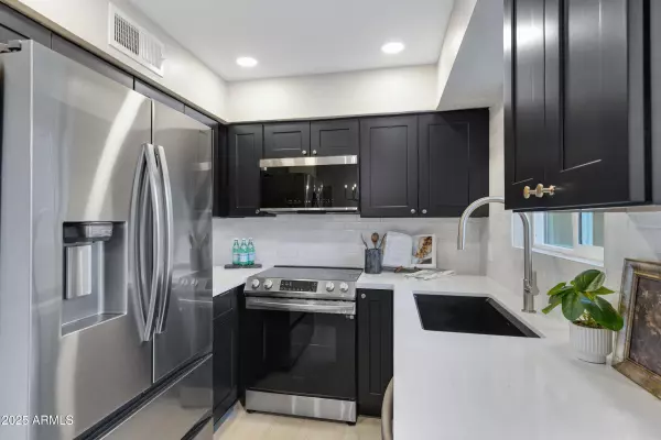 601 E PALO VERDE Drive #14A, Phoenix, AZ 85012