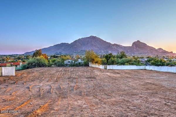 Paradise Valley, AZ 85253,5719 E Indian Bend Road #-