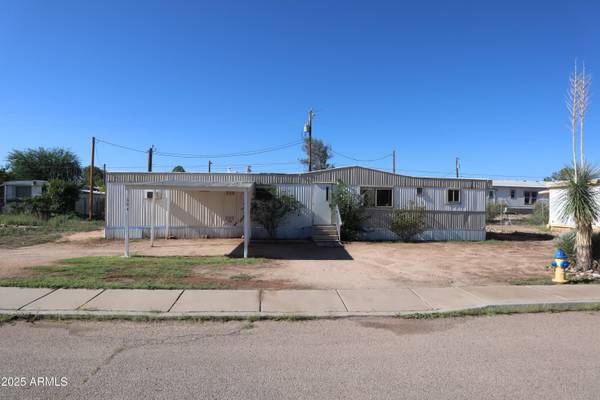 Benson, AZ 85602,694 E Lesli Drive