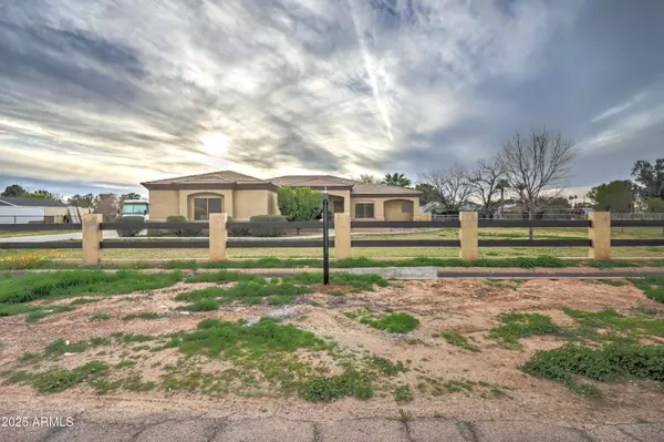 1716 S 141ST Place, Gilbert, AZ 85295