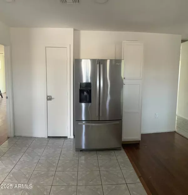 Phoenix, AZ 85042,1109 E CALDWELL Street