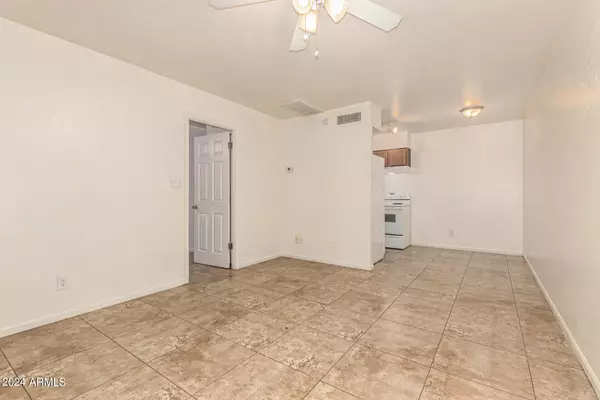 Phoenix, AZ 85018,3325 E PINCHOT Avenue #18