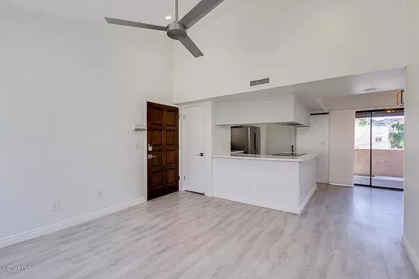 Phoenix, AZ 85020,720 E ALICE Avenue #208