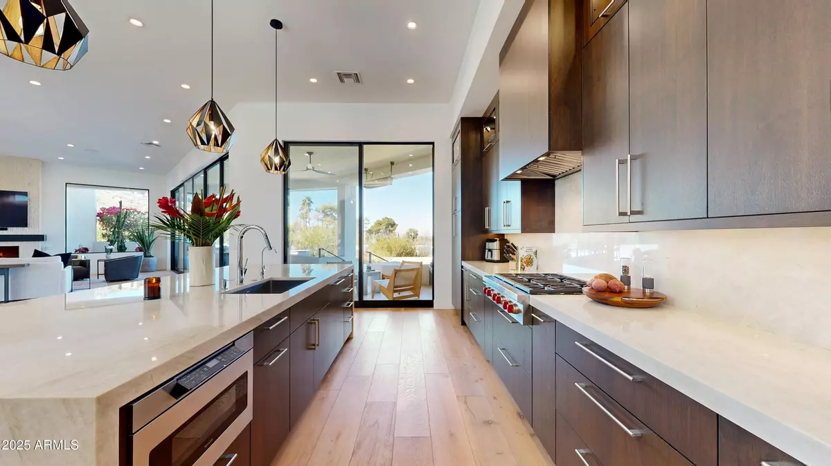 Phoenix, AZ 85018,5724 N ECHO CANYON Drive