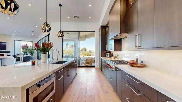 Phoenix, AZ 85018,5724 N ECHO CANYON Drive