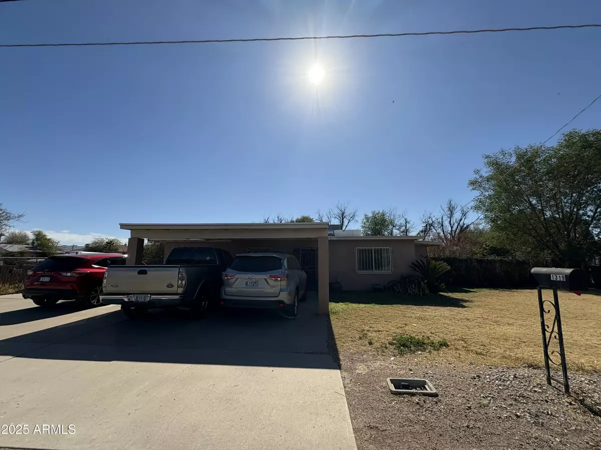 Phoenix, AZ 85041,1319 W CORONA Avenue