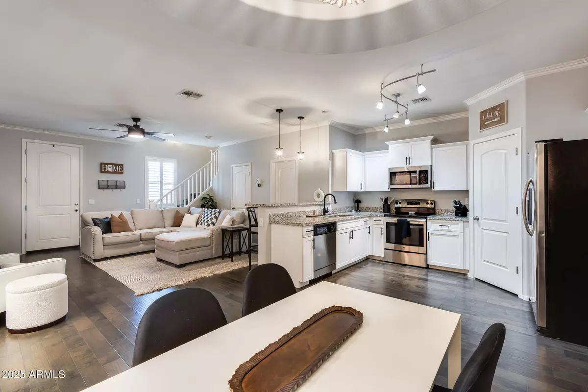 Phoenix, AZ 85022,2061 E HEARTWOOD Lane