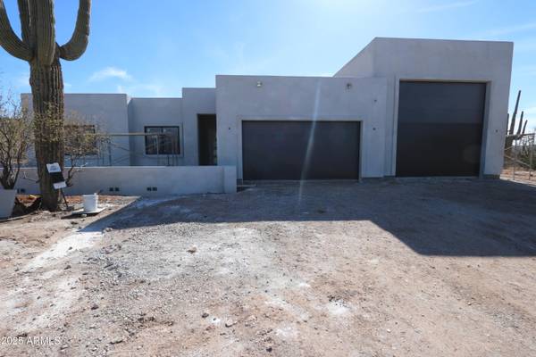 431 W Rough Rider Road, New River, AZ 85087