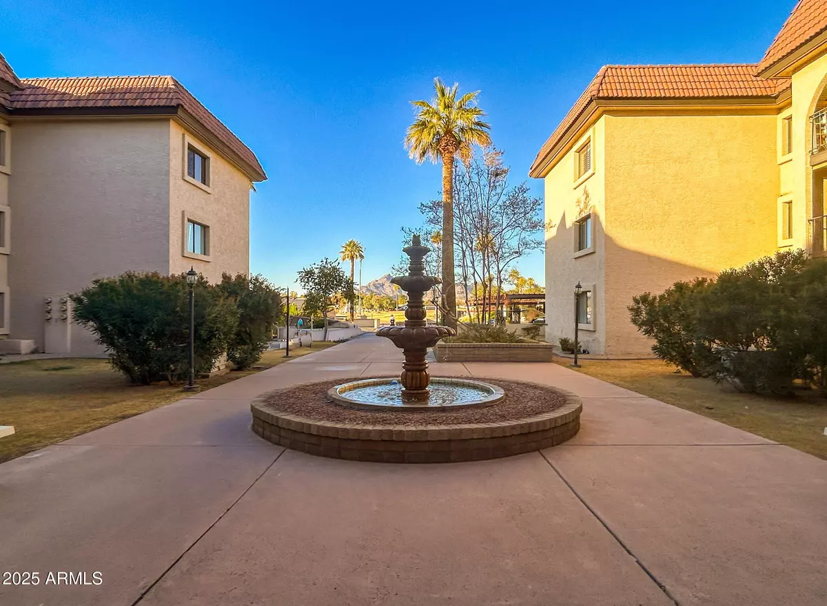 Phoenix, AZ 85016,3033 E DEVONSHIRE Avenue #2004