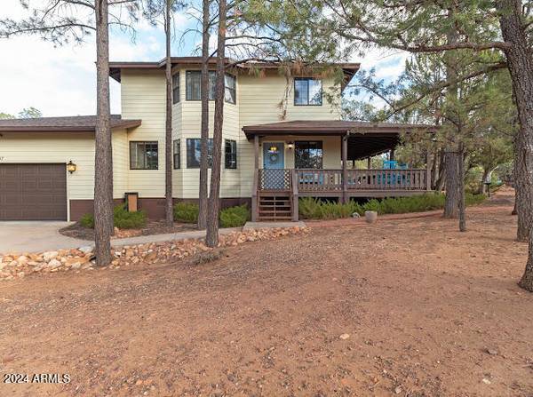 2237 COUNTRY CLUB Drive, Overgaard, AZ 85933