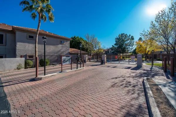 Glendale, AZ 85308,7401 W ARROWHEAD CLUBHOUSE Drive #2011
