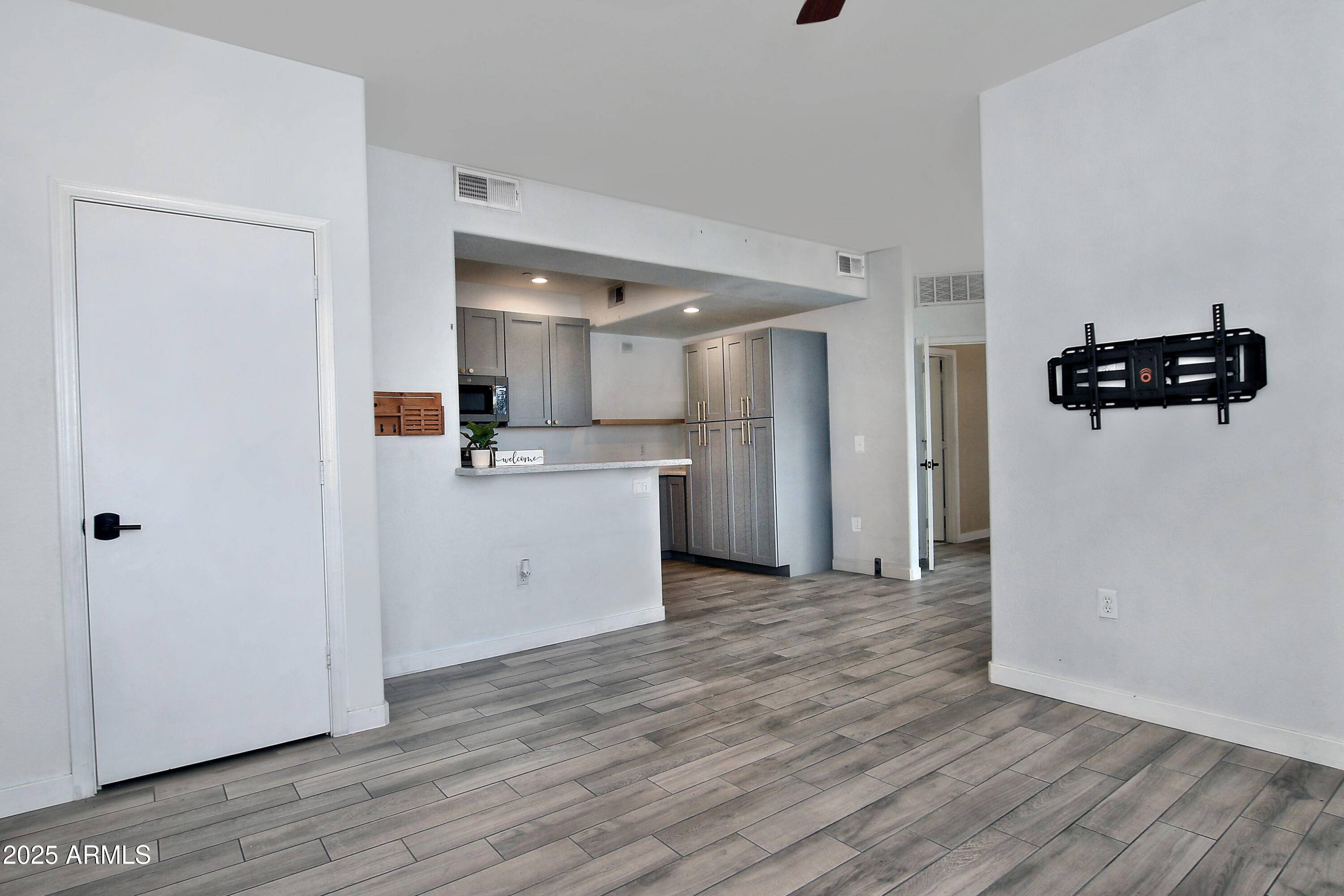Phoenix, AZ 85014,3302 N 7TH Street #239