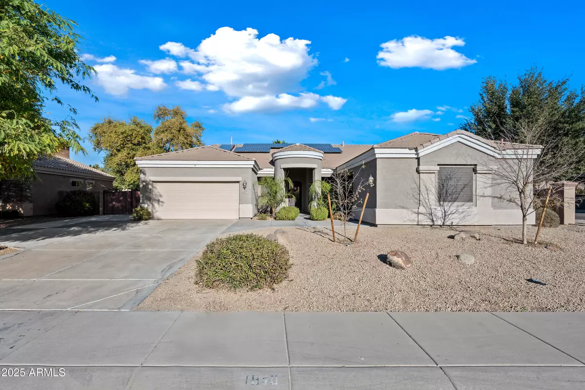 Chandler, AZ 85286,1840 E WOODSMAN Place