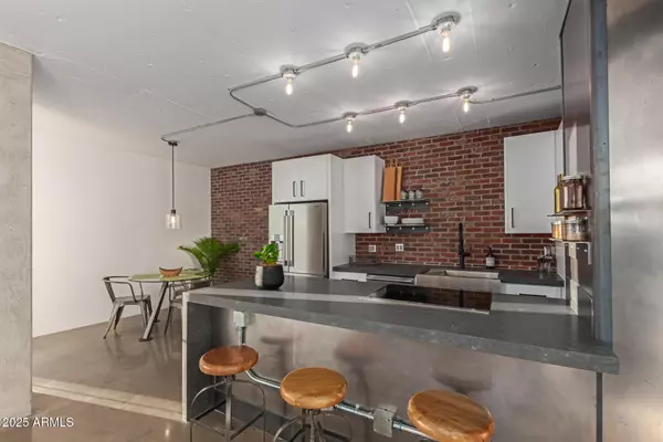 Phoenix, AZ 85013,207 W Clarendon Avenue #B22