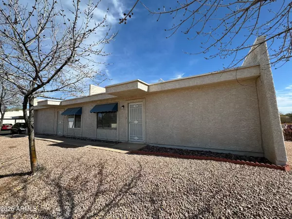 2151 N MERIDIAN Road #3, Apache Junction, AZ 85120