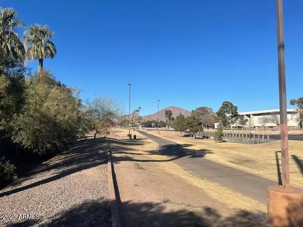 Phoenix, AZ 85008,4741 E OAK Street E
