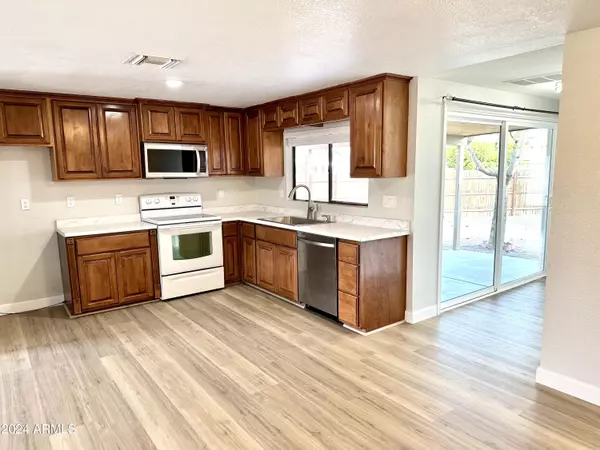 Mesa, AZ 85204,1109 E EMERALD Avenue