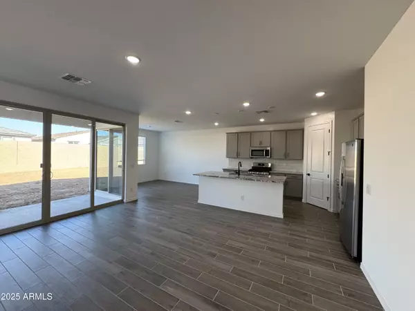 Peoria, AZ 85383,7606 W SMOKETREE Drive