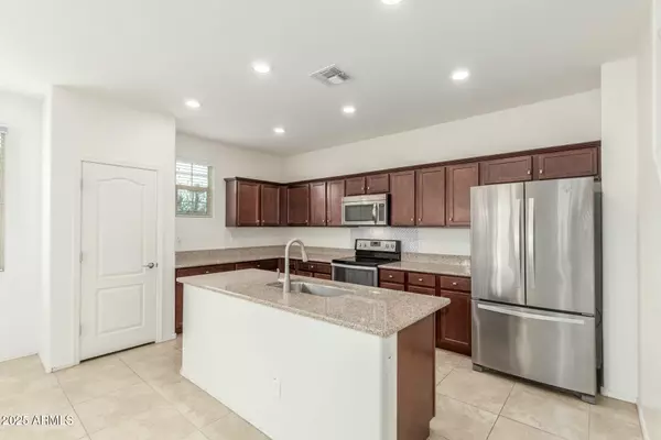 Chandler, AZ 85286,117 E ROADRUNNER Drive