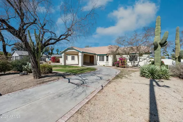 8310 W DALEY Lane, Peoria, AZ 85383