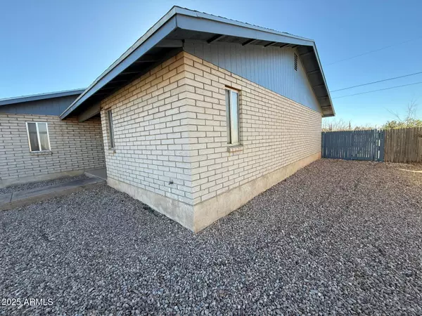 Douglas, AZ 85607,2125 HOHOKAM Drive #A