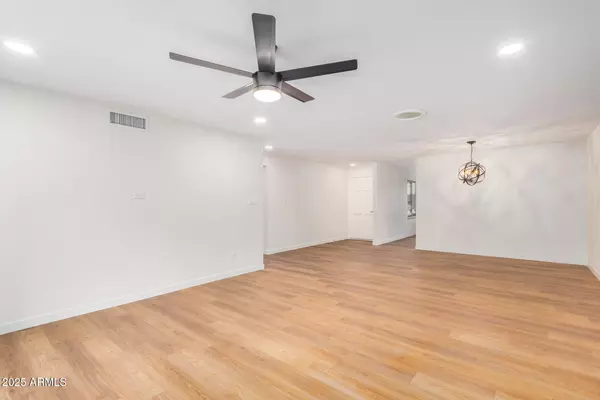 Phoenix, AZ 85044,11616 S JOKAKE Street